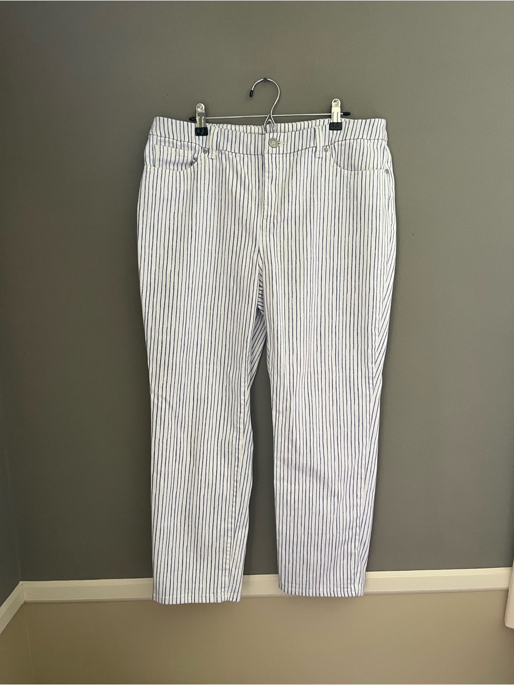 Chico’s SO Slimming Girlfriend Crop 2R Blue White Striped Pants Pockets Summer